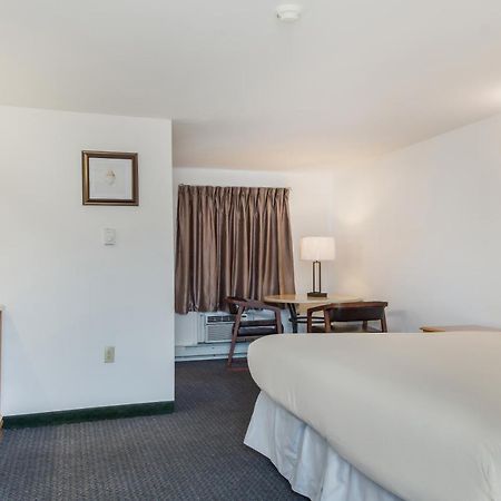 Americas Best Value Inn Hyannis הייאניס מראה חיצוני תמונה