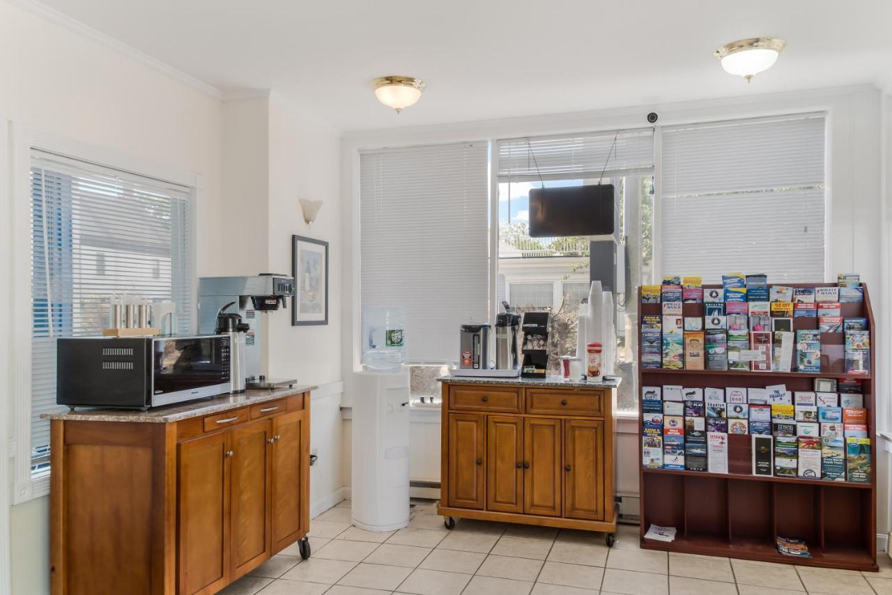 Americas Best Value Inn Hyannis הייאניס מראה חיצוני תמונה