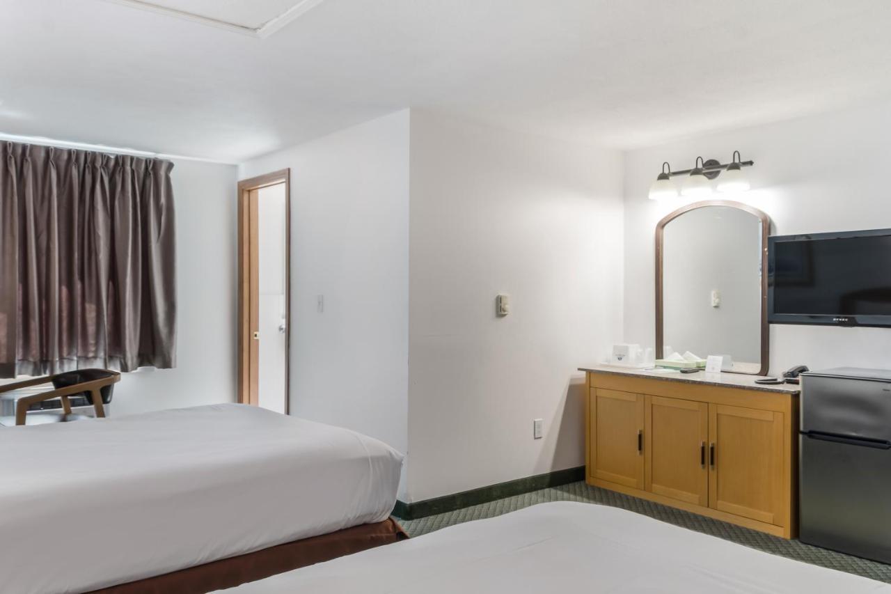 Americas Best Value Inn Hyannis הייאניס מראה חיצוני תמונה