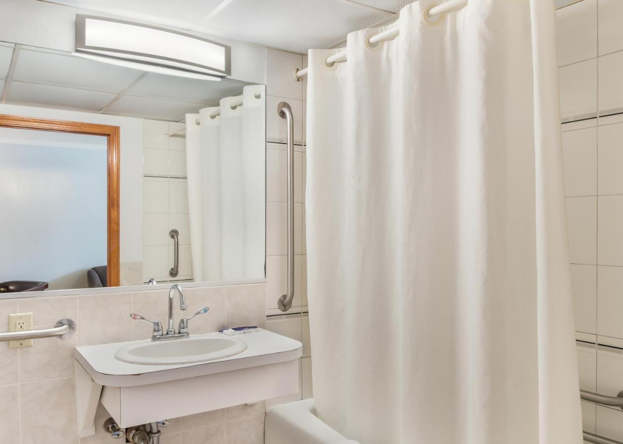 Americas Best Value Inn Hyannis הייאניס מראה חיצוני תמונה